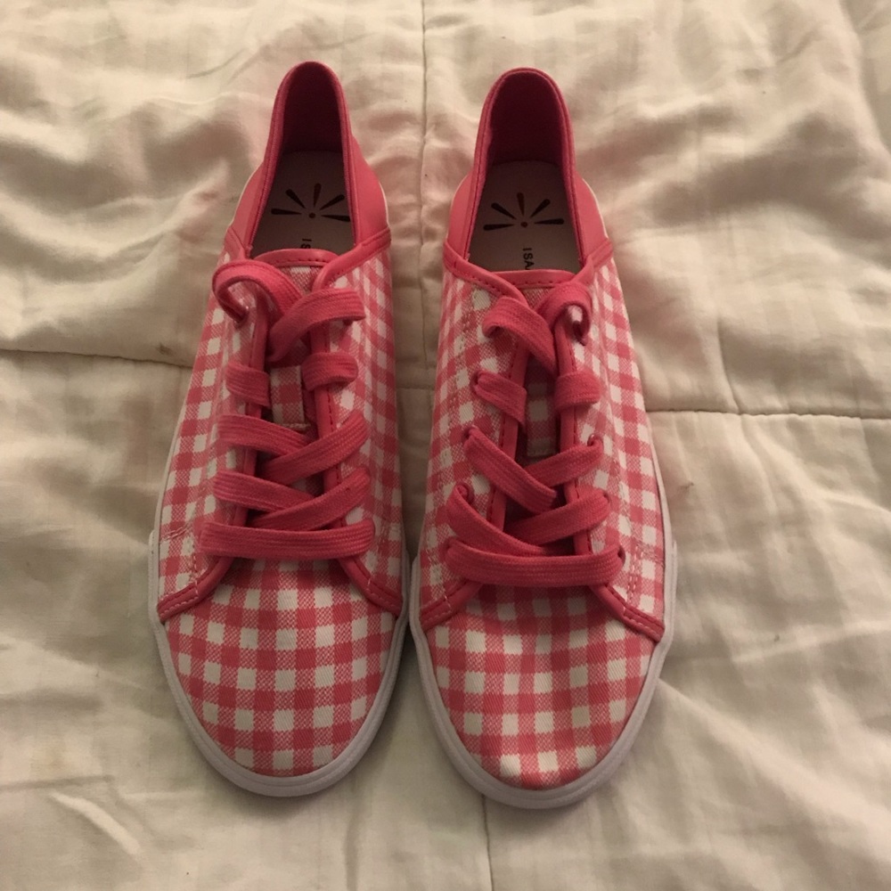 Brand new!  Isaac Mazrahi LIVE sneakers